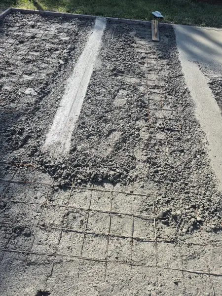 A vezetősávok kihúzva, készül a szint.