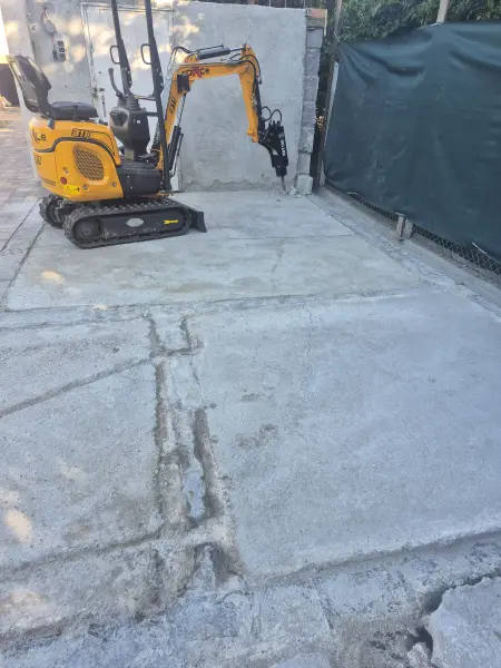 Melléképület alap bontás és új betonozott alap készítés – Kazincbarcika