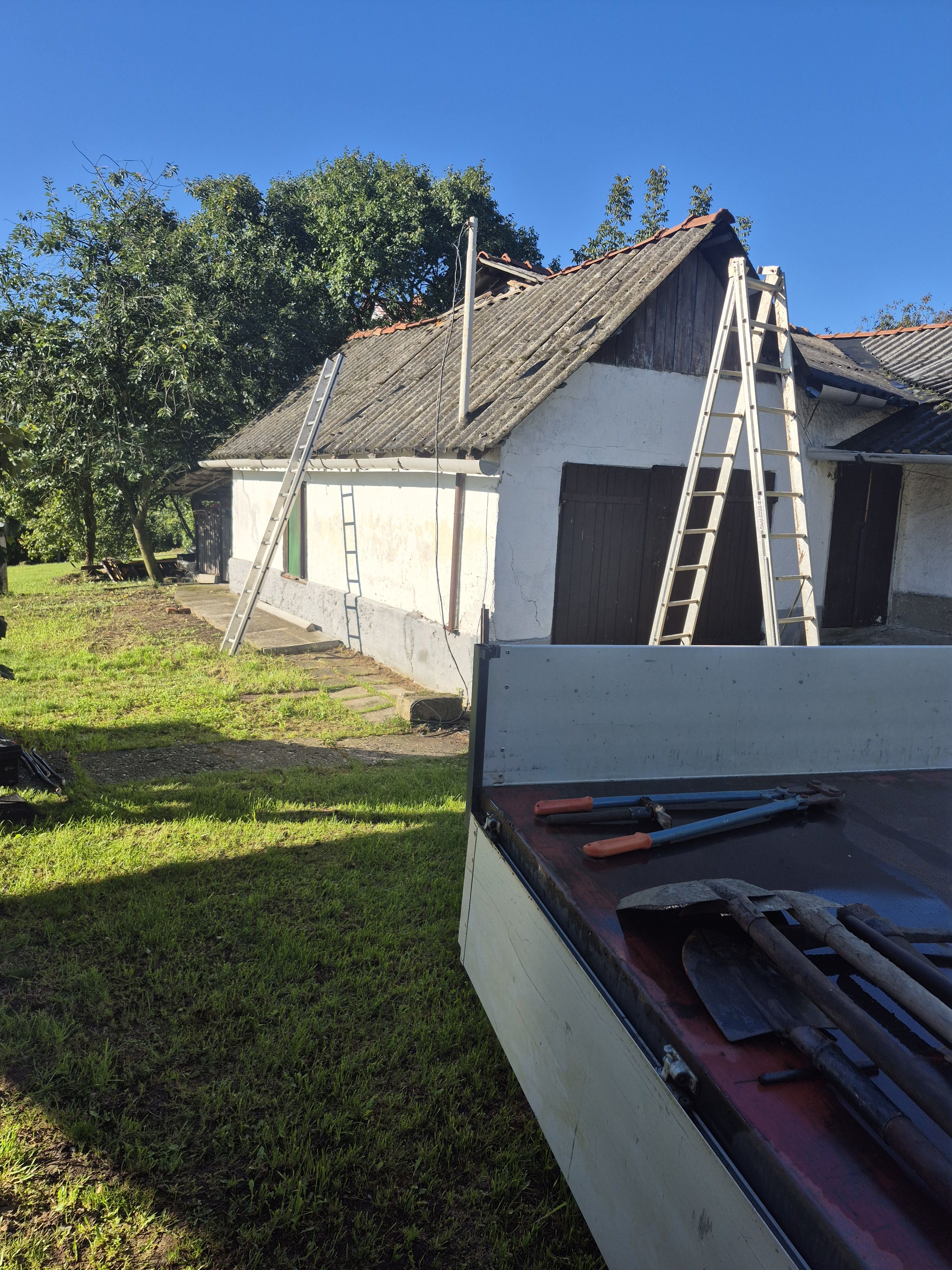 Melléképület bontás és tereprendezés