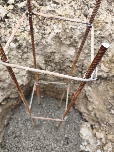 A kész pontalap – betonozásra készen.